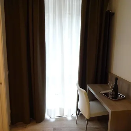 Italianway - Brenna Guest house *